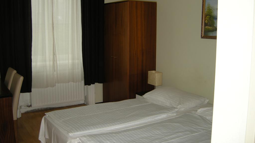 Pension Schottentor Vienna Exterior photo